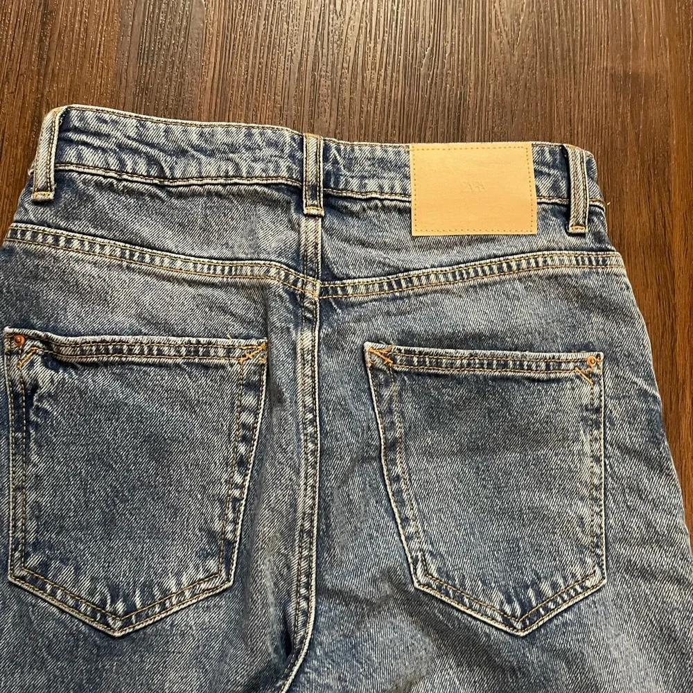 NWT Zara Mom Fit High Rise Jeans - Picture 6 of 6